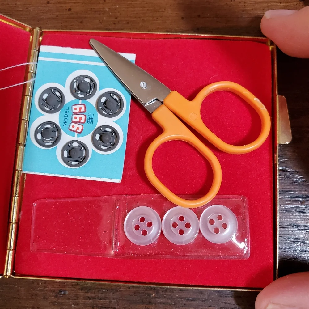 3x3 Compact Case Sewing Kit - Picture 5 of 5